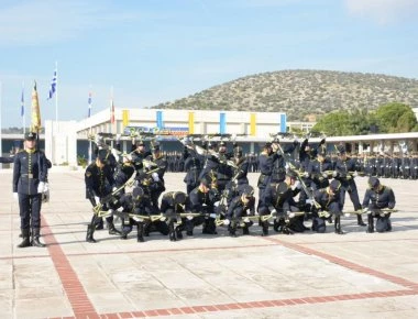 Υπό τα βλέμματα του Π.Καμμένου και του Αρχηγού ΓΕΕΘΑ ορκίστηκε η νέα «φουρνιά» των Ευέλπιδων
